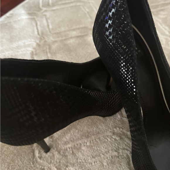 White House Black Market Black Houndstooth Pattern Heels - Picture 9 of 11